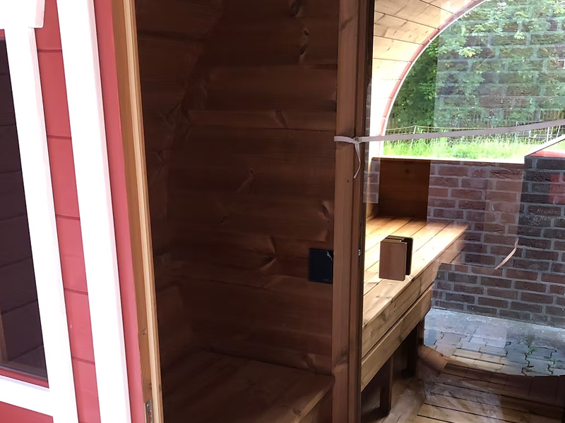 crazy-outdoors_produkte_800x600_Fasssauna0002b